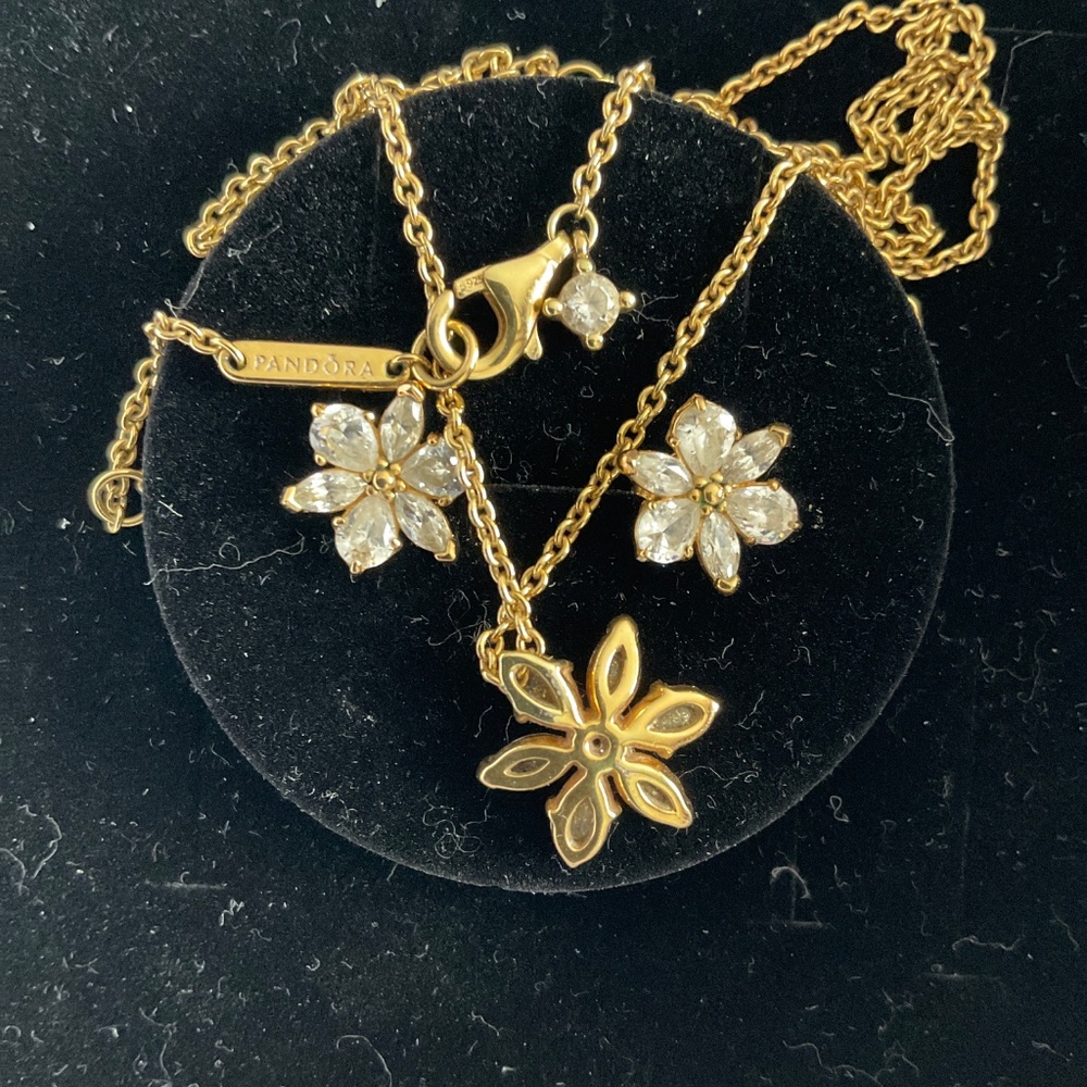 New Pandora gold set - Picture 3 of 8
